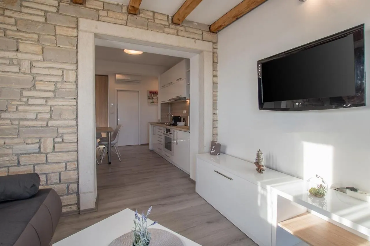Lavanda House With Apartments Buje 4*,